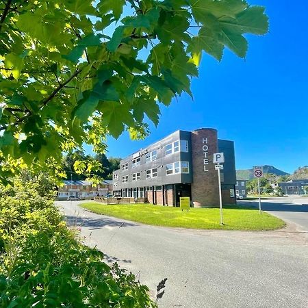 Marina Hotel Lofoten Свольвер Экстерьер фото